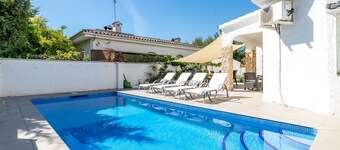 Piscina, mar y centro – Casa ideal para familias
