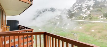 Apt for 6, 1 bdrm, ski-in/out, south balcony, La Mongie