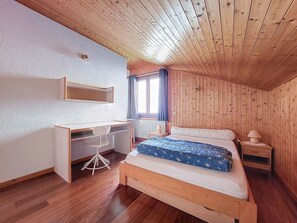 3 bedrooms, iron/ironing board, free WiFi