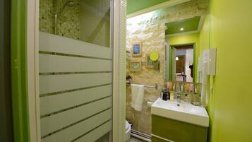 Doccia, asciugacapelli, asciugamani