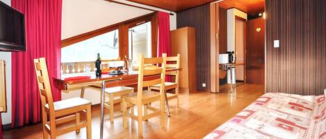 1 bedroom, iron/ironing board