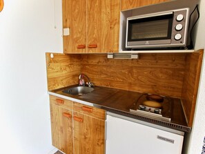 Kühlschrank, Mikrowelle, Ofen, Toaster