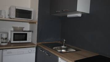 Fridge, microwave, dishwasher, coffee/tea maker