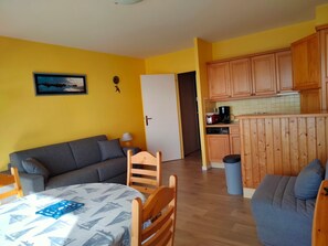 TV - Comfortable studio, sea view - 3 guests (Les Sables-d'Olonne)