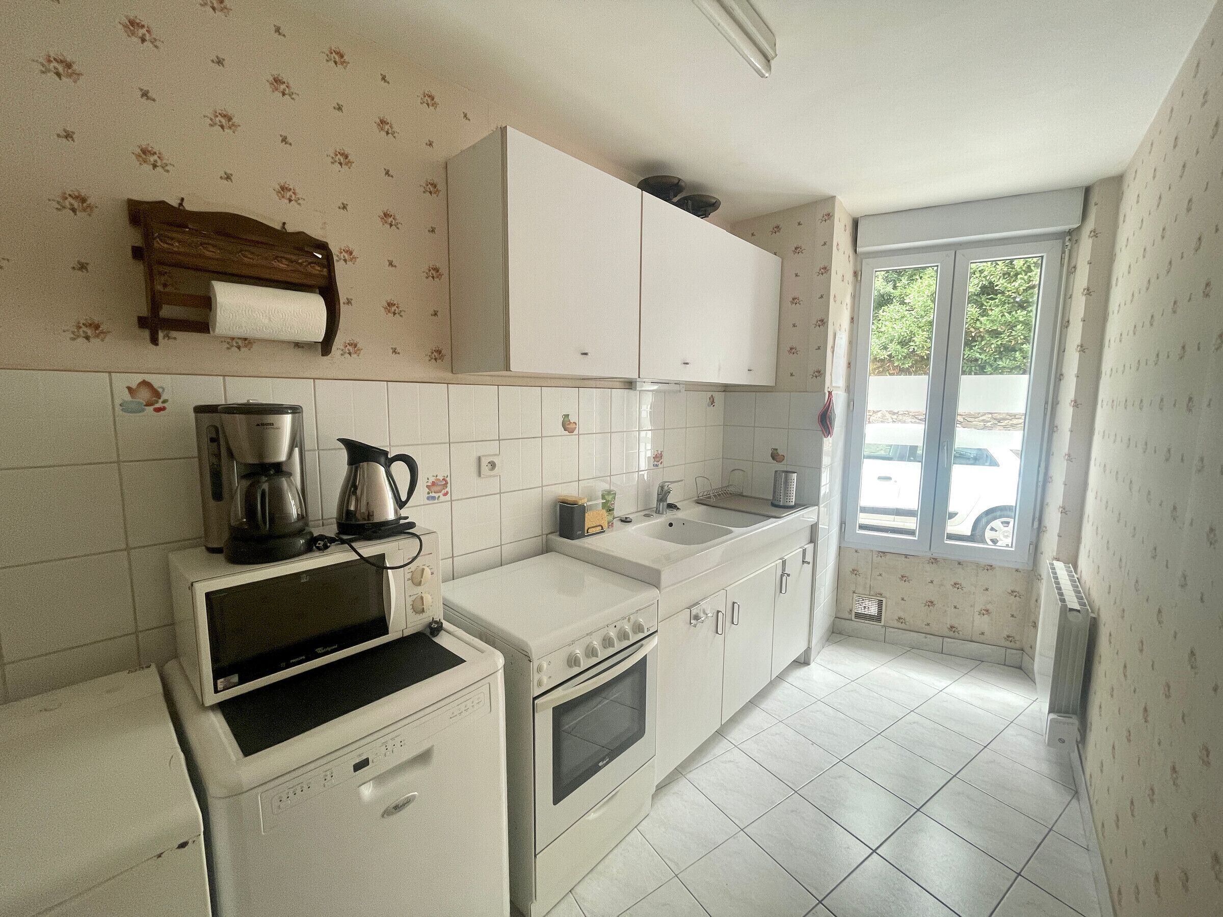 Kylskåp, mikrovågsugn, ugn och spishäll