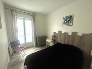 2 bedrooms, WiFi - City House Near Arago Market, Beach & Town Center – 2 Bedrooms, Terrace, Fully Equipped (Les Sables-d'Olonne)