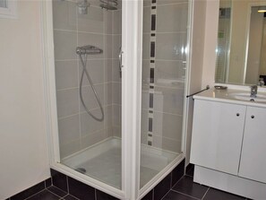Bathroom - 3* Apartment with elevator, balcony and private parking in Trégastel (Trégastel)