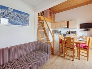 TV, DVD player - Ourson 57/58 – Sleeps 8 – Balcony with views of the slopes – Saint Jean D'Aulps resort – Near Morzine (Saint-Jean-d´Aulps)