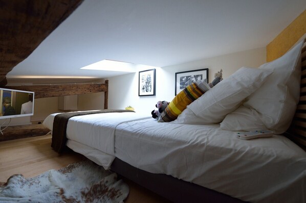 In-room safe, iron/ironing board, free WiFi, bed sheets