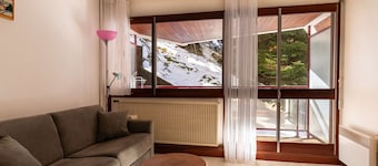 Cozy Studio for 4 near Slopes & Shops with Balcony and Forest View