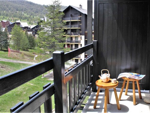 Studio 4 couchages à Risoul 1850 - pied de pistes, calme, balcon exposé Sud