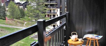 Cozy Studio on the Slopes, South-Facing Balcony, Pet-Friendly - Risoul 1850