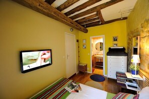 In-room safe, iron/ironing board, free WiFi, bed sheets