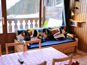 Interior - Cozy Studio with Balcony, Mountain View, and Ski Access - Sleeps 6 (Auris)