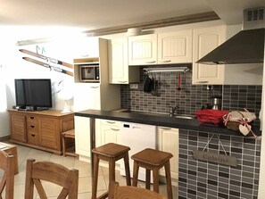 Kühlschrank, Mikrowelle, Ofen, Geschirrspüler