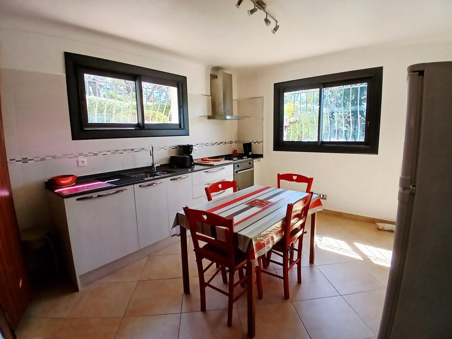 Microwave, oven, dishwasher, coffee/tea maker