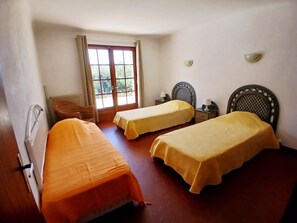 2 bedrooms, iron/ironing board, bed sheets - Gîte 500m from the sea in Les Issambres - garden level (Roquebrune-sur-Argens)