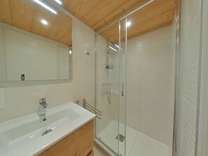 Hair dryer - Cozy apartment with fireplace and balcony, sleeps 6, Le Grand-Bornand (Le Grand-Bornand)
