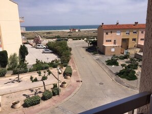 View from property - T2+cab, A/C, private parking, 4 people, Le Barcarès (Port Barcarès)