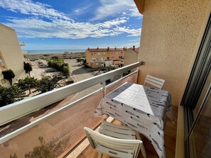 Outdoor dining - T2+cab, A/C, private parking, 4 people, Le Barcarès (Port Barcarès)