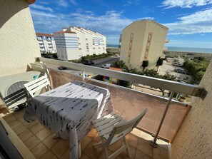 Outdoor dining - T2+cab, A/C, private parking, 4 people, Le Barcarès (Port Barcarès)