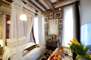 1 bedroom, iron/ironing board, internet, bed sheets - E2GG Matsa Bowl (Paris)