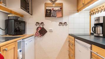 Oven, dishwasher, coffee/tea maker, toaster