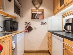 Horno, lavavajillas, cafetera o tetera y tostadora