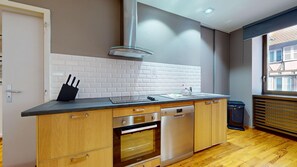 Fridge, microwave, oven, stovetop - lacour ac 160m2 city center 4br3bth (Colmar)