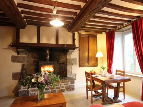 Maison de campagne paisible avec cheminée, animaux acceptés