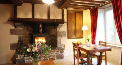 Maison de campagne paisible avec cheminée, animaux acceptés