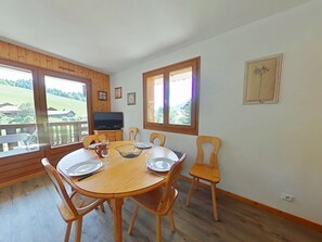Dining - Apt 2 rooms, 6 pers, near slopes, parking, pets allowed (Le Grand-Bornand)