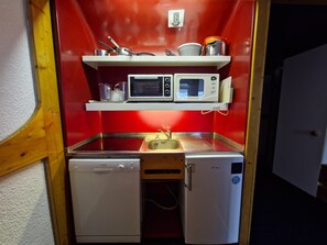 Réfrigérateur, micro-ondes, four, lave-vaisselle