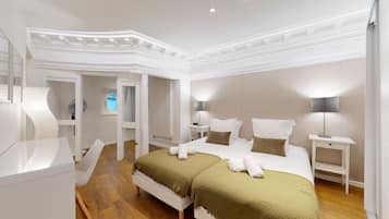 5 bedrooms, desk, iron/ironing board, travel crib