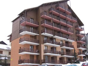 Exterior - Perfect Ski Apartment for 5 in Risoul 1850, Close to Lifts & Shops (Risoul)