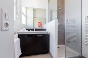 Een douche, een haardroger