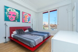 2 室のベッドルーム、アイロン / アイロン台