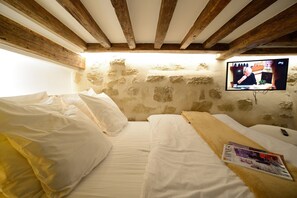 1 bedroom, in-room safe, iron/ironing board, free WiFi