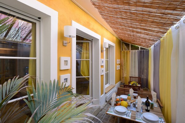 Outdoor dining - F0G Springbreak (París)