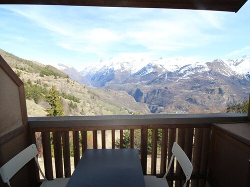 2-room apartment, 3 beds, pet-friendly, parking near slopes