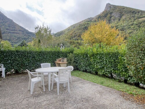 Semi-detached chalet with 3 bedrooms and terrace in Cauterets for 6 people