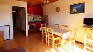 Dining - Renovated studio cabin at the foot of the slopes, 6 pers, near services (Auris)