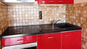 Coffee/tea maker, fridge, microwave, oven - Renovated studio cabin at the foot of the slopes, 6 pers, near services (Auris)