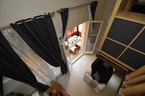 Coffres-forts dans les chambres, fer et planche à repasser