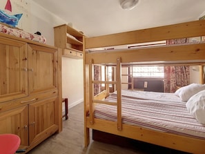 2 bedrooms