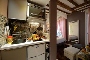 Fridge, microwave, coffee/tea maker, electric kettle