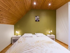 Unclassified image, 5 of 10, button