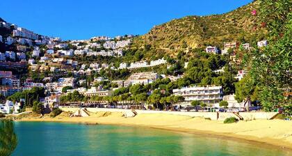 Two-Bedroom Apartment Sea View located 50m from the beach.
