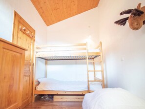 4 bedrooms - 5-room duplex with balcony, pets allowed, ski-in/ski-out (Valmorel)
