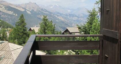 3-room apartment for 6 in Risoul, quiet and near slopes